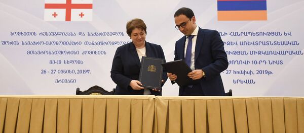 Вице-премьеры Армении и Грузии Тигран Авинян и Мая Цкитишвили подписали протокол по итогам X заседания межправительственной комиссии по торгово-экономическому сотрудничеству (27 июня 2019). Еревaн Вице-премьеры Армении и Грузии Тигран Авинян и Мая Цкитишвили подписали протокол по итогам X заседания межправительственной комиссии по торгово-экономическому сотрудничеству (27 июня 2019). Еревaн - Sputnik Армения