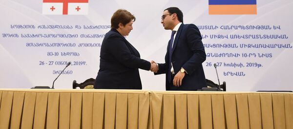 Вице-премьеры Армении и Грузии Тигран Авинян и Мая Цкитишвили подписали протокол по итогам X заседания межправительственной комиссии по торгово-экономическому сотрудничеству (27 июня 2019). Еревaн - Sputnik Армения