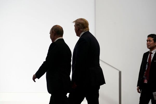Встреча на ногах президентов России и США Владимира Путина и Дональда Трампа на полях саммита G20 (28 июня 2019). Осака - Sputnik Армения