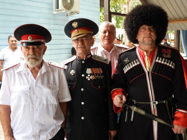 «Ձախում կանգնած մորուքավորը հայրս է». Մարգարիտա Սիմոնյանը հրապարակել է հոր լուսանկարը - Sputnik Արմենիա