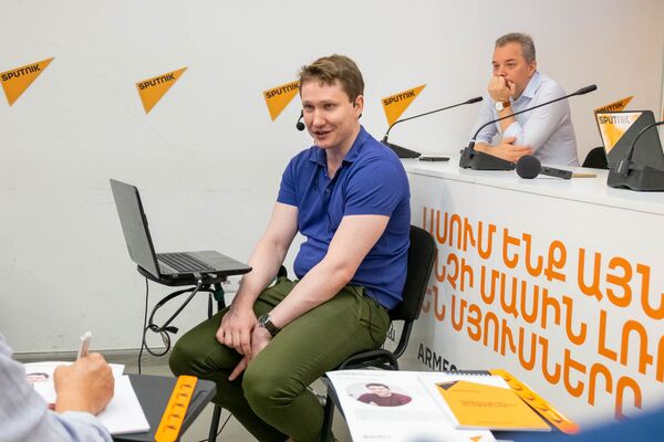 Капкан Facebook и трафик: главы армянских медиа и российский эксперт вступили в заговор - Sputnik Армения