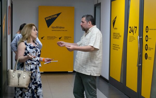 Участники модуля SputnikPro в мультимедийном пресс-центре Sputnik Aрмения (29 июня 2019). Еревaн - Sputnik Армения
