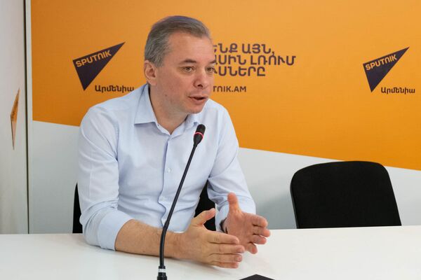 Капкан Facebook и трафик: главы армянских медиа и российский эксперт вступили в заговор - Sputnik Армения