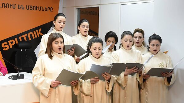 Хор Аватамк исполнил шаракан во время пресс-конференции Хор Аватамк исполнил шаракан во время пресс-конференции - Sputnik Արմենիա
