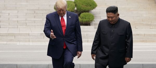 Встреча лидеров США и Северной Кореи Дональда Трампа и Кима Чен Ына в демилитаризованной зоне, разделяющей две Кореи (30 июня 2019). Пханмунджом, Южная Корея - Sputnik Արմենիա