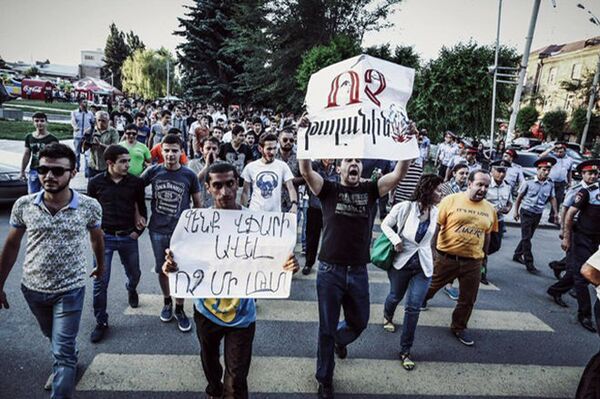 Շատ նվիրում աշխատանքին, քիչ՝ ընտանիքին. մարզպետի կինը բացահայտում է պաշտոնի թերությունները Շատ նվիրում աշխատանքին, քիչ՝ ընտանիքին. մարզպետի կինը բացահայտում է պաշտոնի թերությունները - Sputnik Արմենիա