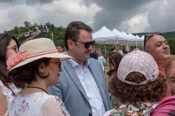 Нирвана по-армянски с бутербродом мира: как прошел фестиваль трав Айбуйс в Енокаване - Sputnik Армения