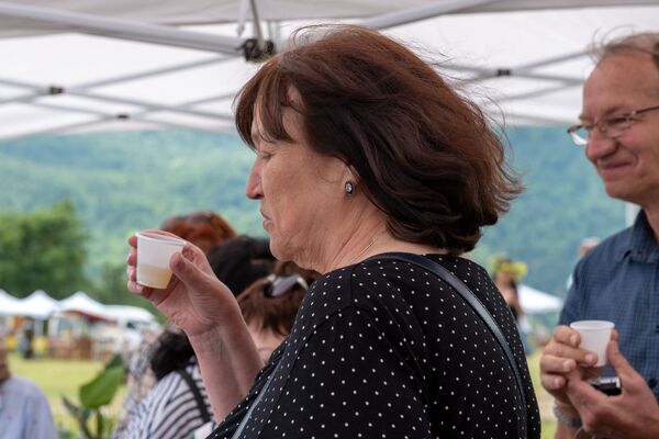 Нирвана по-армянски с бутербродом мира: как прошел фестиваль трав Айбуйс в Енокаване - Sputnik Армения