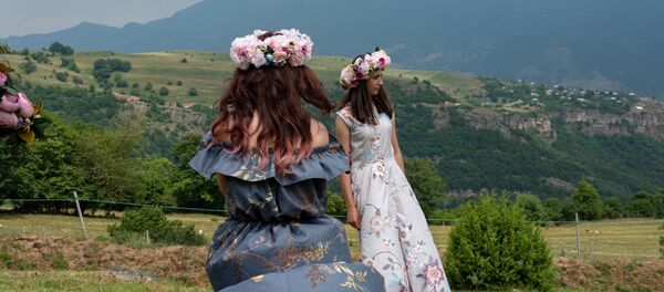 Участницы фестиваля армянских трав HayBuys в Енокаване, Тавушская область, Армения - Sputnik Армения