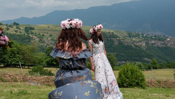 Участницы фестиваля армянских трав HayBuys в Енокаване, Тавушская область, Армения - Sputnik Արմենիա
