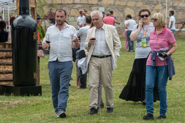 Нирвана по-армянски с бутербродом мира: как прошел фестиваль трав Айбуйс в Енокаване - Sputnik Армения