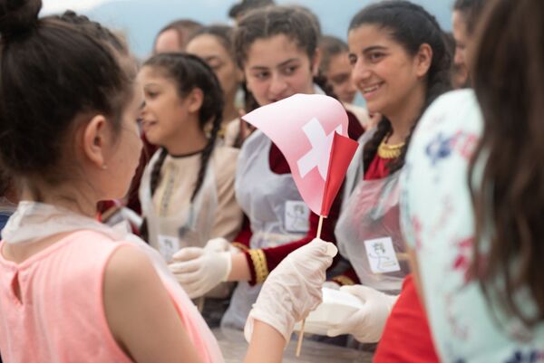 Нирвана по-армянски с бутербродом мира: как прошел фестиваль трав Айбуйс в Енокаване - Sputnik Армения