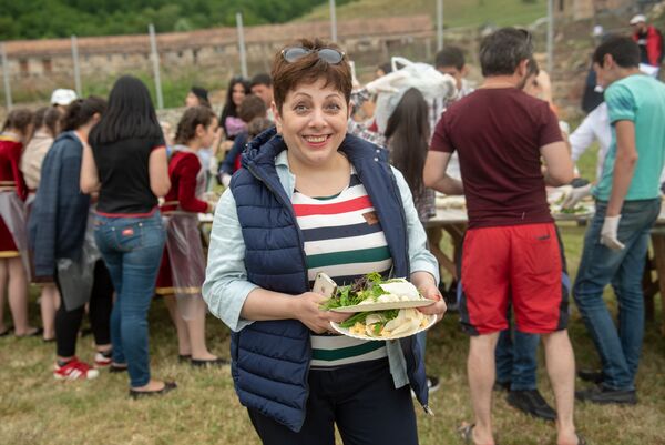 Нирвана по-армянски с бутербродом мира: как прошел фестиваль трав Айбуйс в Енокаване - Sputnik Армения