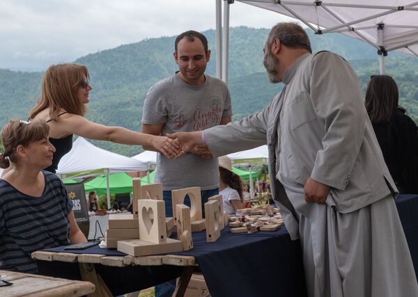 «Սա դրախտ է». Ենոքավանում հինգերորդ անգամ անցկացվեց «Հայ բույս» փառատոնը - Sputnik Արմենիա