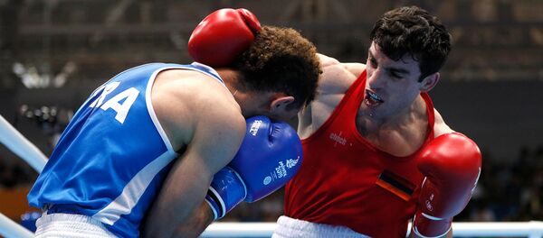 Ованнес Бачков (Армения) против Софиана Умихи (Франция) в финальном бое мужского бокса в категории 64кг (30 июня 2019). Минск - Sputnik Армения