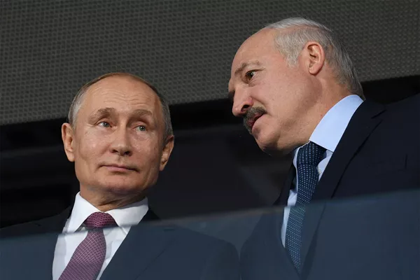 Президенты России и Беларуси Владимир Путин и Александр Лукашенко на торжественной церемонии закрытия Вторых Европейских игр (30 июня 2019). Минск - Sputnik Армения