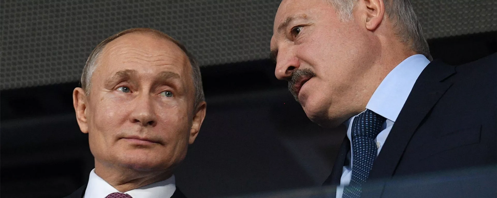 Президенты России и Беларуси Владимир Путин и Александр Лукашенко на торжественной церемонии закрытия Вторых Европейских игр (30 июня 2019). Минск - Sputnik Армения, 1920, 08.01.2022