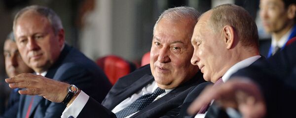 Президенты Армении и России Армен Саркисян и Владимир Путин на торжественной церемонии закрытия Вторых Европейских игр (30 июня 2019). Минск - Sputnik Армения