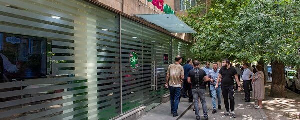 Попытка ограбления букмекерской конторы на улице Закяна (1 июля 2019). Еревaн - Sputnik Արմենիա