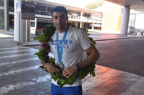 Հայաստանի դրոշն ամեն անգամ բարձրացնելը սխրանք է. մարզիկները վերադարձան Հայաստան - Sputnik Արմենիա