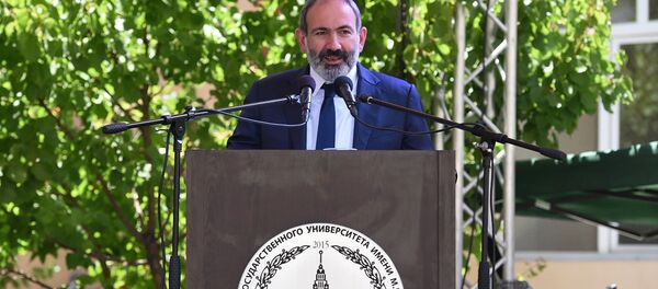 Речь премьер-министра Никола Пашиняна на церемонии вручения дипломов первым выпускникам филиала МГУ в Армении (2 июля 2019). Еревaн Речь премьер-министра Никола Пашиняна на церемонии вручения дипломов первым выпускникам филиала МГУ в Армении (2 июля 2019). Еревaн - Sputnik Արմենիա
