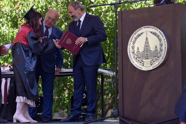 Օտար լեզուների շարքում ռուսերենն ունի կարևոր ու առանձնահատուկ նշանակություն. Փաշինյան Օտար լեզուների շարքում ռուսերենն ունի կարևոր ու առանձնահատուկ նշանակություն. Փաշինյան - Sputnik Արմենիա