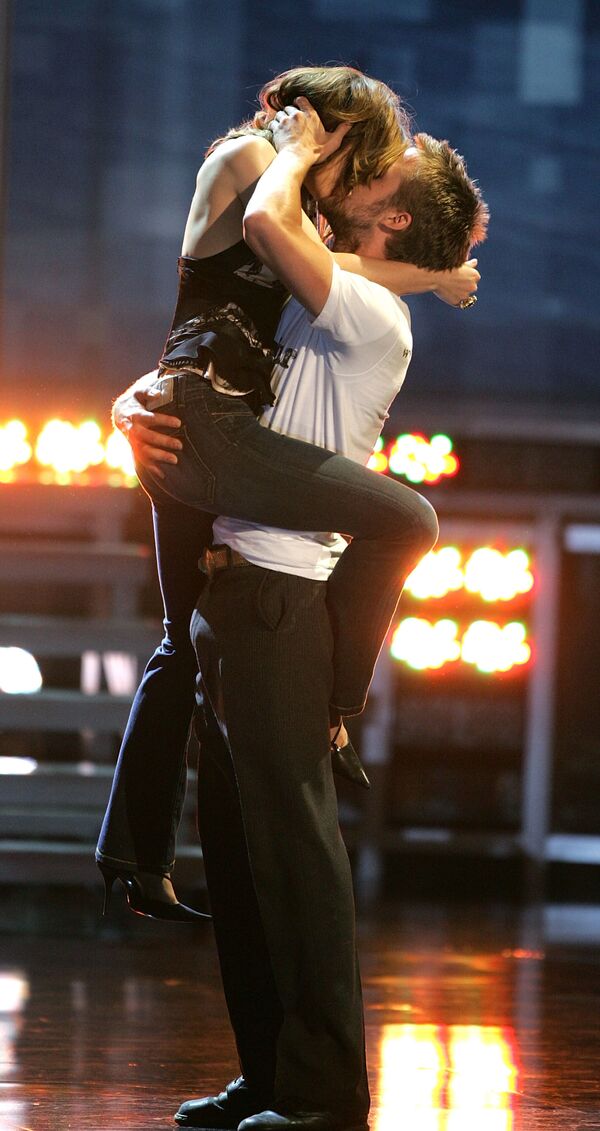 Актриса Рэйчел МакАдамс  и актер Райан Гослинг принимают награду за Best Kiss for The Notebook на церемонии MTV Movie Awards - Sputnik Армения