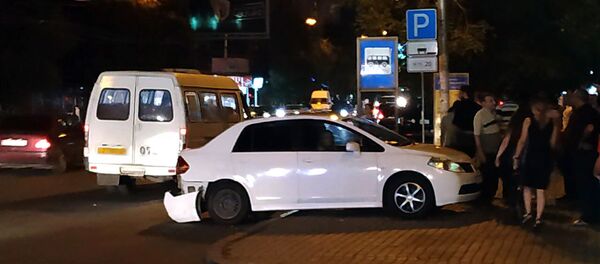 Дорожно-транспортное происшествие на перекрестке улиц Гарегина Нжде и Чехова (2 июля 2019). Еревaн Дорожно-транспортное происшествие на перекрестке улиц Гарегина Нжде и Чехова (2 июля 2019). Еревaн - Sputnik Արմենիա