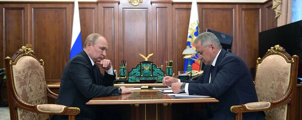 Президент РФ В. Путин встретился с министром обороны РФ C. Шойгу Президент РФ В. Путин встретился с министром обороны РФ C. Шойгу - Sputnik Армения