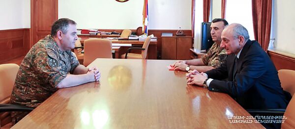 Начальник Генштаба ВС Армении Артак Давтян встретился с президентом Карабаха Бако Саакяном (3 июля 2019). Степанакерт - Sputnik Армения