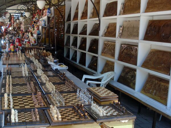 Шахматы на ярмарке Вернисаж в Ереване - Sputnik Армения