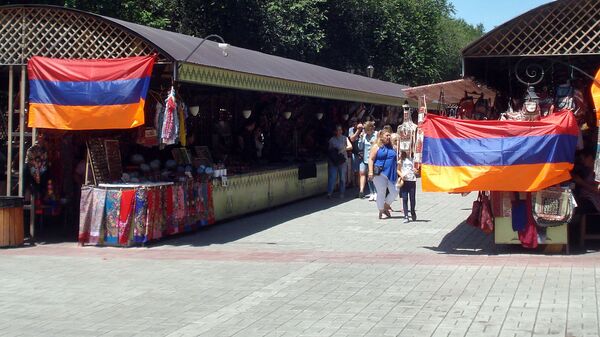Торговые павильоны на ярмарке Вернисаж в Ереване - Sputnik Արմենիա