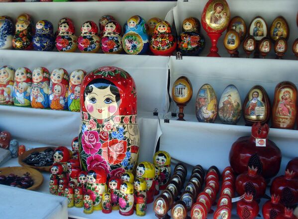 Сувениры на ярмарке Вернисаж в Ереване - Sputnik Армения