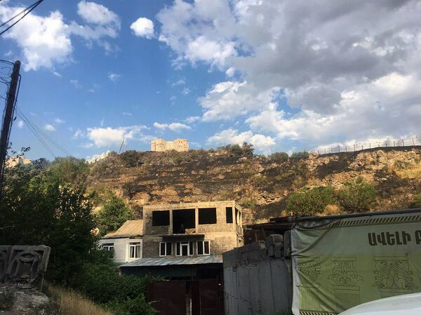 Пожар близ ереванского ресторана: пламя дошло до ресторанного комплекса — фото - Sputnik Армения