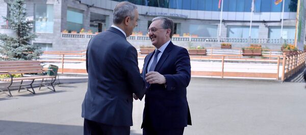 Встреча глав МИД Армении и Карабаха Зограба Мнацаканяна и Маиса Маиляна (5 июля 2019). Степанакерт Встреча глав МИД Армении и Карабаха Зограба Мнацаканяна и Маиса Маиляна (5 июля 2019). Степанакерт - Sputnik Արմենիա