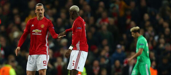 Футболисты Манчестер Юнайтед Златан Ибрагимович и Поль Погба празднуют забитый гол во время матча между командами Манчестер Юнайтед и Сент-Этьен (16 февраля 2017). Манчестер Футболисты Манчестер Юнайтед Златан Ибрагимович и Поль Погба празднуют забитый гол во время матча между командами Манчестер Юнайтед и Сент-Этьен (16 февраля 2017). Манчестер - Sputnik Армения