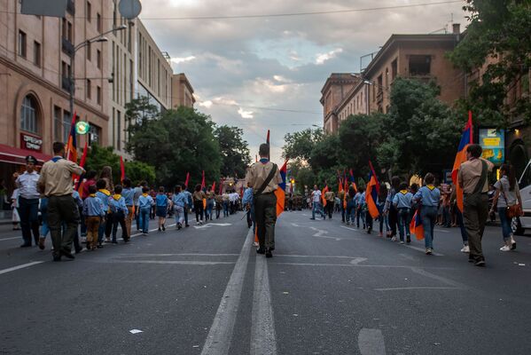 Праздничное шествие в центре столицы (5 июля 2019). Еревaн - Sputnik Армения