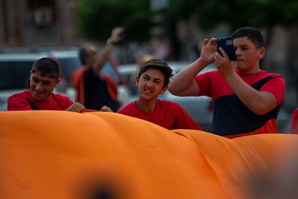 Տոնական քայլերթ Երևանում` նվիրված Սահմանադրության օրվան - Sputnik Արմենիա