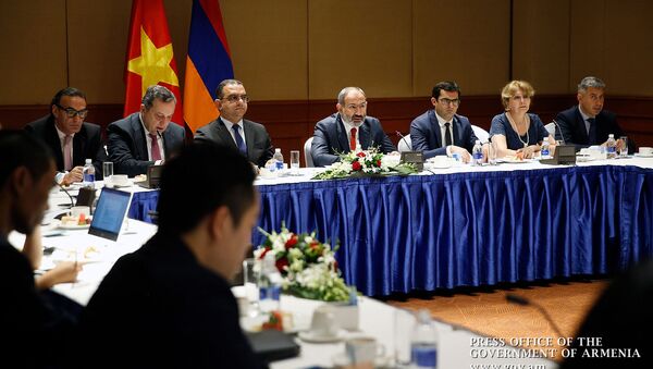 Премьер-министр Никол Пашинян встретился с руководством Торговой палаты Вьетнама и представителями крупного бизнеса (6 июля 2019). Ханой - Sputnik Армения