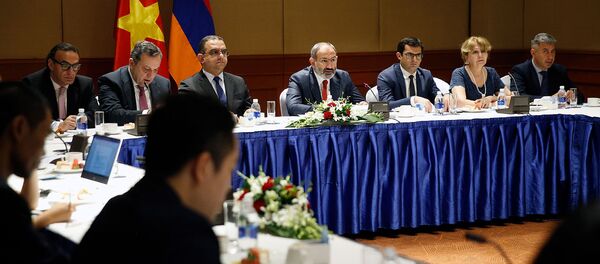 Премьер-министр Никол Пашинян встретился с руководством Торговой палаты Вьетнама и представителями крупного бизнеса (6 июля 2019). Ханой - Sputnik Արմենիա