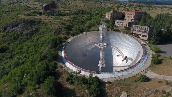 Заброшенный гигантский радиотелескоп советских времён спрятался в горах Армении  - Sputnik Армения