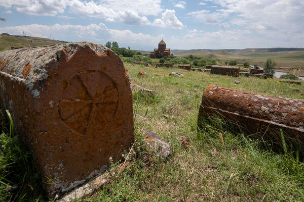Հեղնար աղբյուրի անմահական ջուրը և Մարմաշենի գաղտնիքները. ինչ են թաքցնում Ախուրյանի ափերը - Sputnik Արմենիա