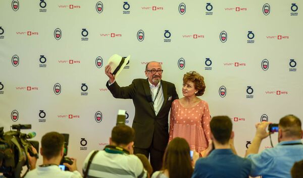 Золотая пальмовая ветвь в Ереване: в столице Армении стартовал Золотой абрикос Золотая пальмовая ветвь в Ереване: в столице Армении стартовал Золотой абрикос - Sputnik Армения