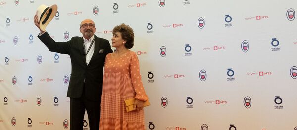 Основатель кинофестиваля «Золотой абрикос» Арутюн Хачатрян с супругой - Sputnik Արմենիա