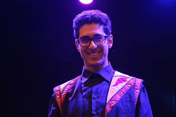 «Հայաֆիկացված» իրանցին, կամ ինչպես է մուսուլմանը հիացած երգում Կոմիտասի պատարագը «Հայաֆիկացված» իրանցին, կամ ինչպես է մուսուլմանը հիացած երգում Կոմիտասի պատարագը - Sputnik Արմենիա