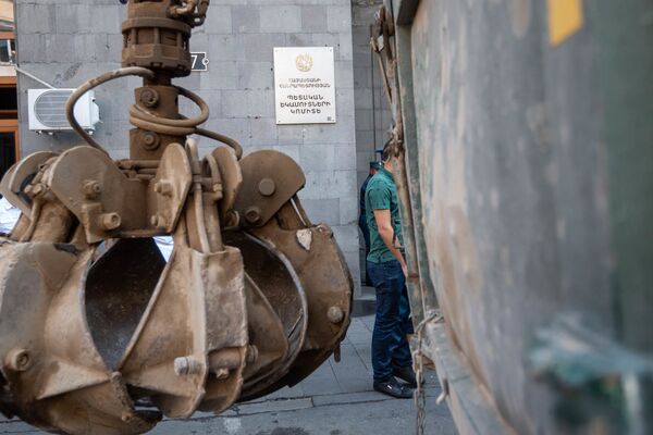 ՊԵԿ–ի մուտքը բացեցին. ի՞նչ խոստացան պաշտոնյաները ՊԵԿ–ի մուտքը բացեցին. ի՞նչ խոստացան պաշտոնյաները - Sputnik Արմենիա