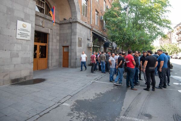 Вход в КГД Армении разблокирован: что пообещали чиновники Вход в КГД Армении разблокирован: что пообещали чиновники - Sputnik Армения