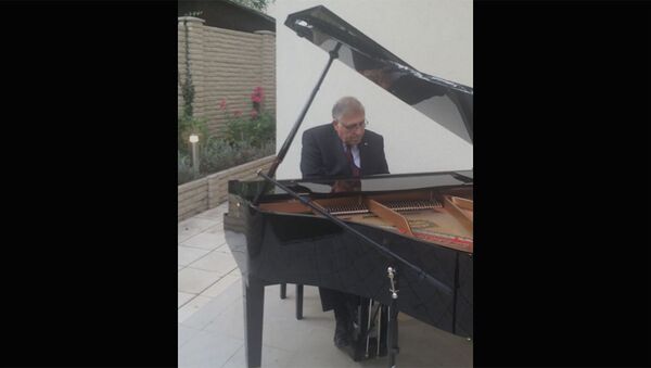 Арман Киракосян играет на рояле - Sputnik Армения