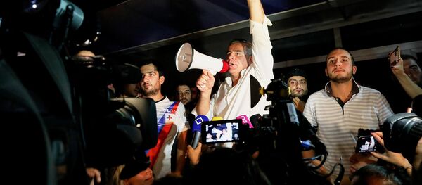 Акция протеста у телеканала Рустави2 (8 июля 2019). Тбилиси Акция протеста у телеканала Рустави2 (8 июля 2019). Тбилиси - Sputnik Армения