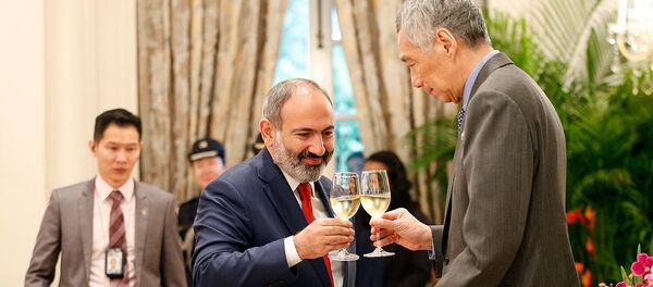 Премьер-министры Армении и Сингапура с супругами на официальном обеде (8 июля 2019). Сингапур - Sputnik Армения